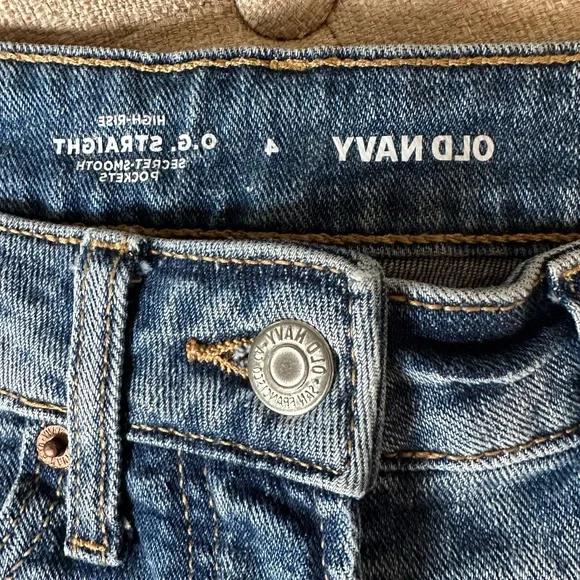Great Condition Old Navy High Rise O.G. Straight Jean Shorts Size 4 - Picture 3 of 3